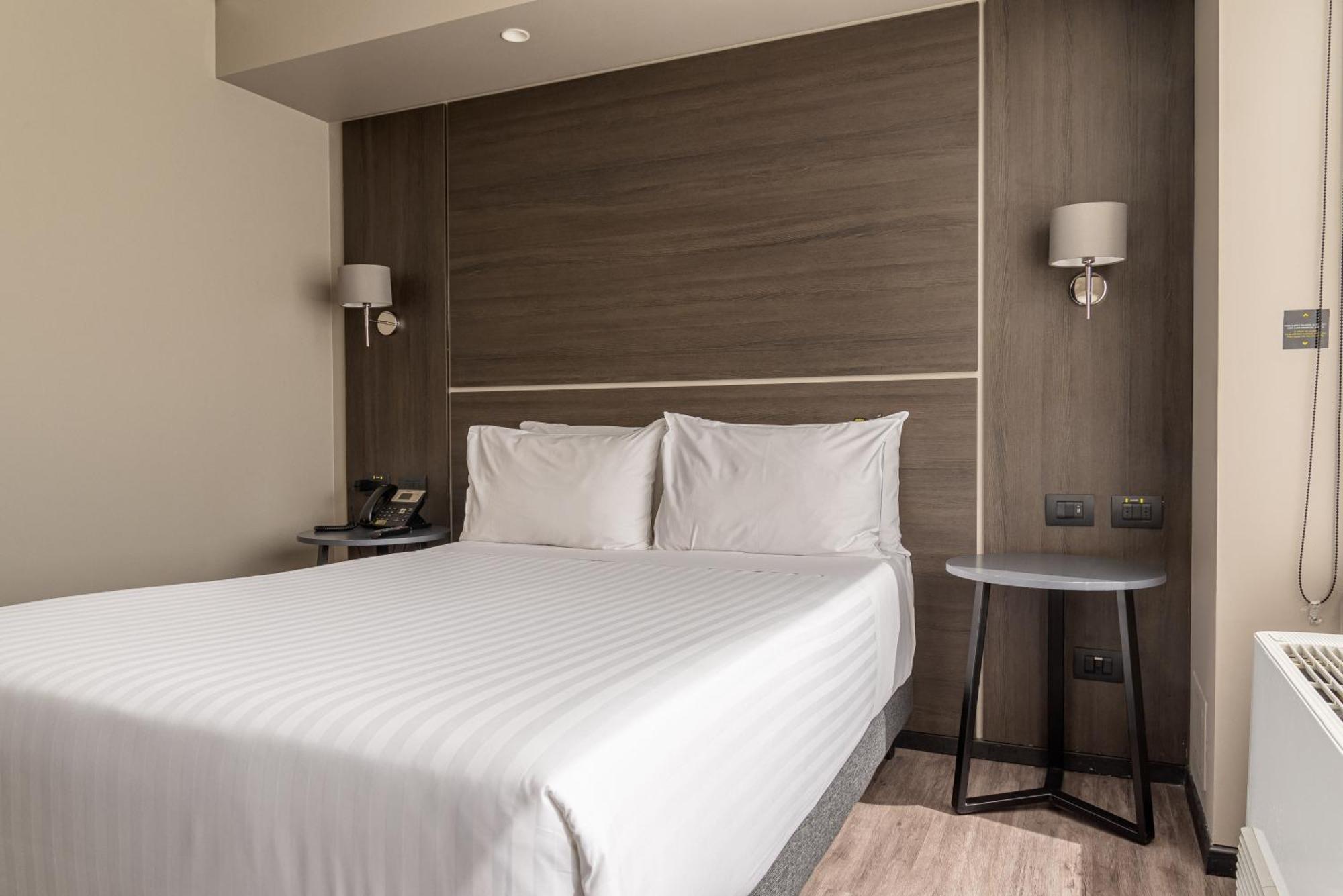 Ola Santiago Providencia, Tapestry Collection By Hilton Hotel Exterior photo