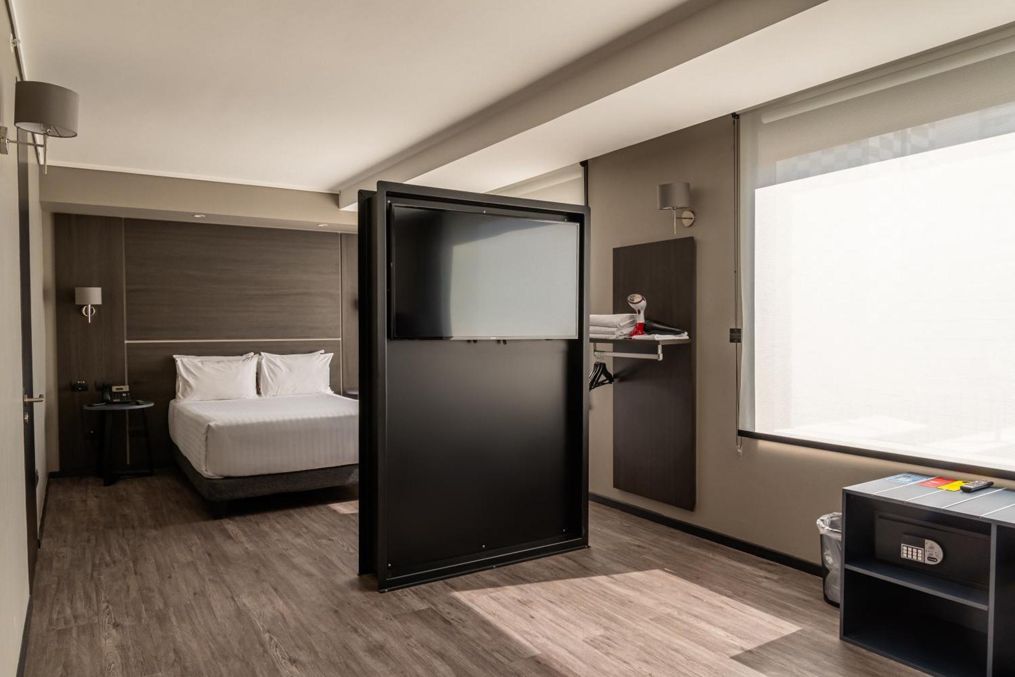 Ola Santiago Providencia, Tapestry Collection By Hilton Hotel Exterior photo